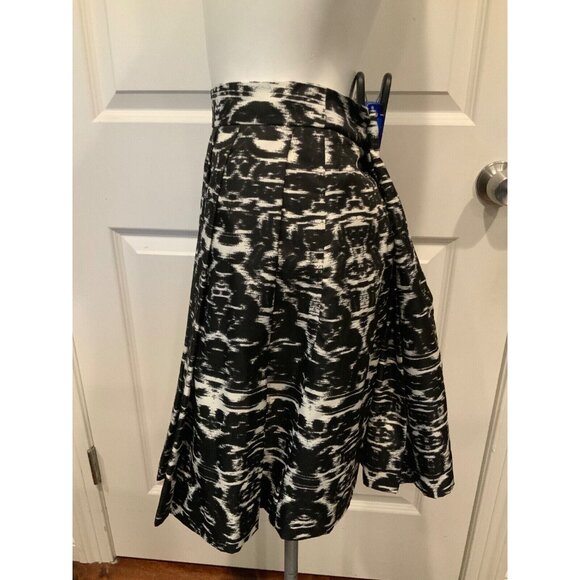 J. Crew Black & White Splatter Print Pleated Mini Skirt, Size size 2 (US) - Picture 4 of 7